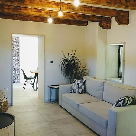 Mit Privatpool Fuer 6 Personen Ca 57 Qm In Zarecje, Istrien Binnenland Von Istrien