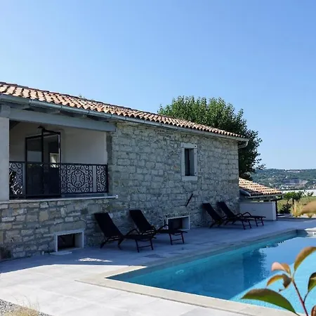 Holiday home Mit Privatpool Fuer 6 Personen Ca 57 Qm In Zarecje, Istrien Binnenland Von Istrien