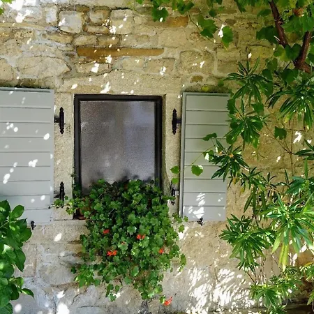 Mit Privatpool Fuer 6 Personen Ca 57 Qm In Zarecje, Istrien Binnenland Von Istrien Holiday home
